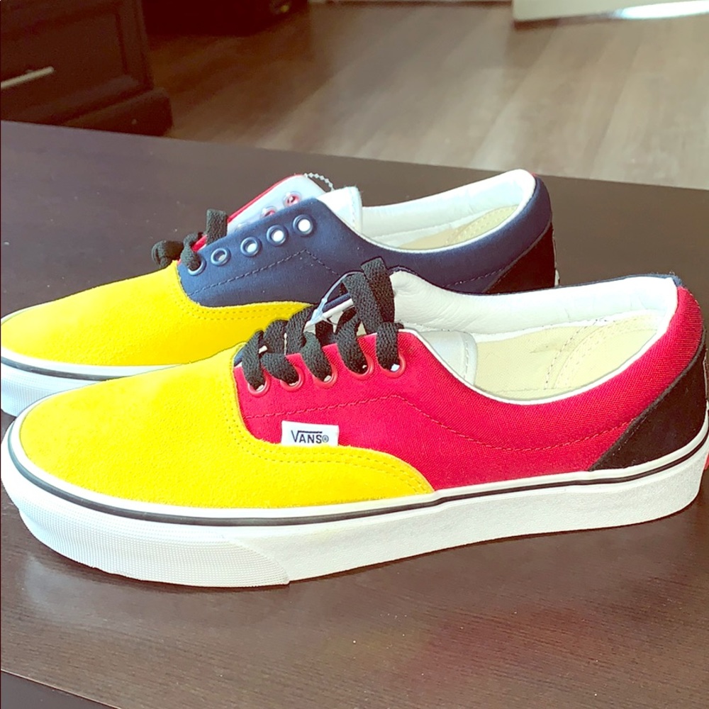 BRAND NEW VANS EXCLUSIVE! SZ 8M SZ 9 1/2W